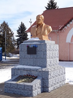Пам’ятник Т.Г. Шевченку, Носівка, площа Вокзальна